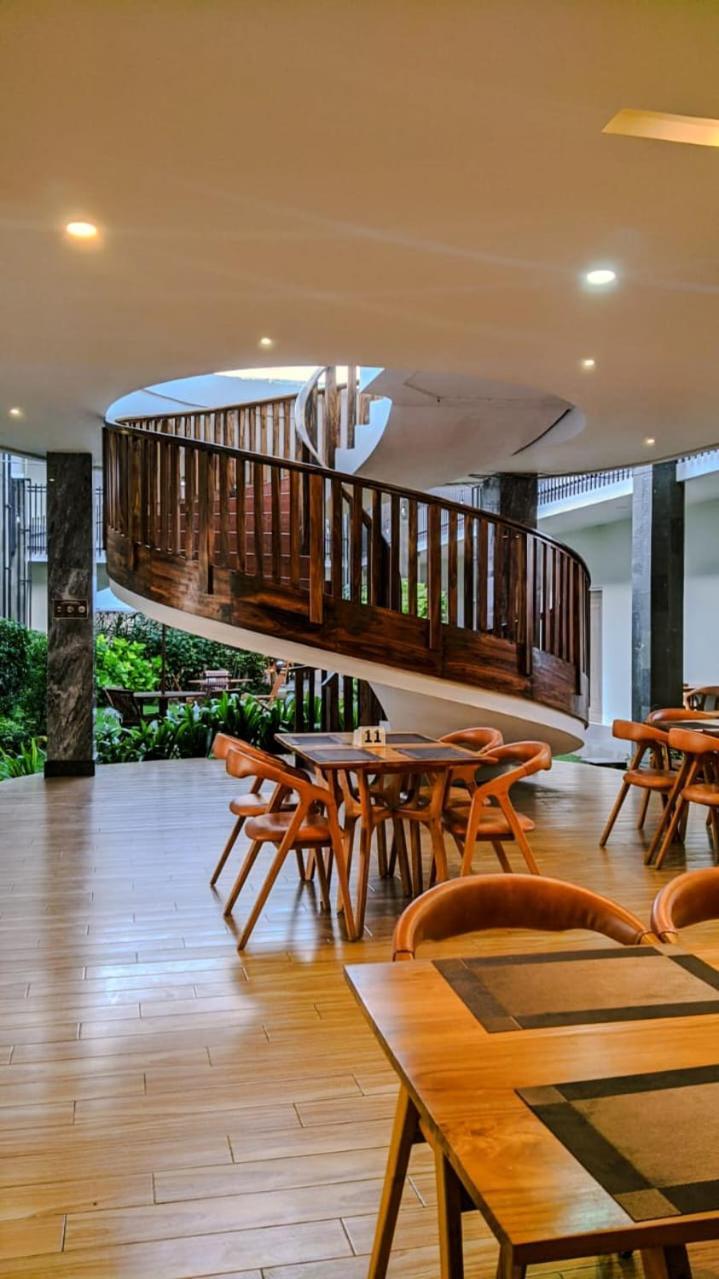 Grand Samota Hotel Sumbawa Exterior photo